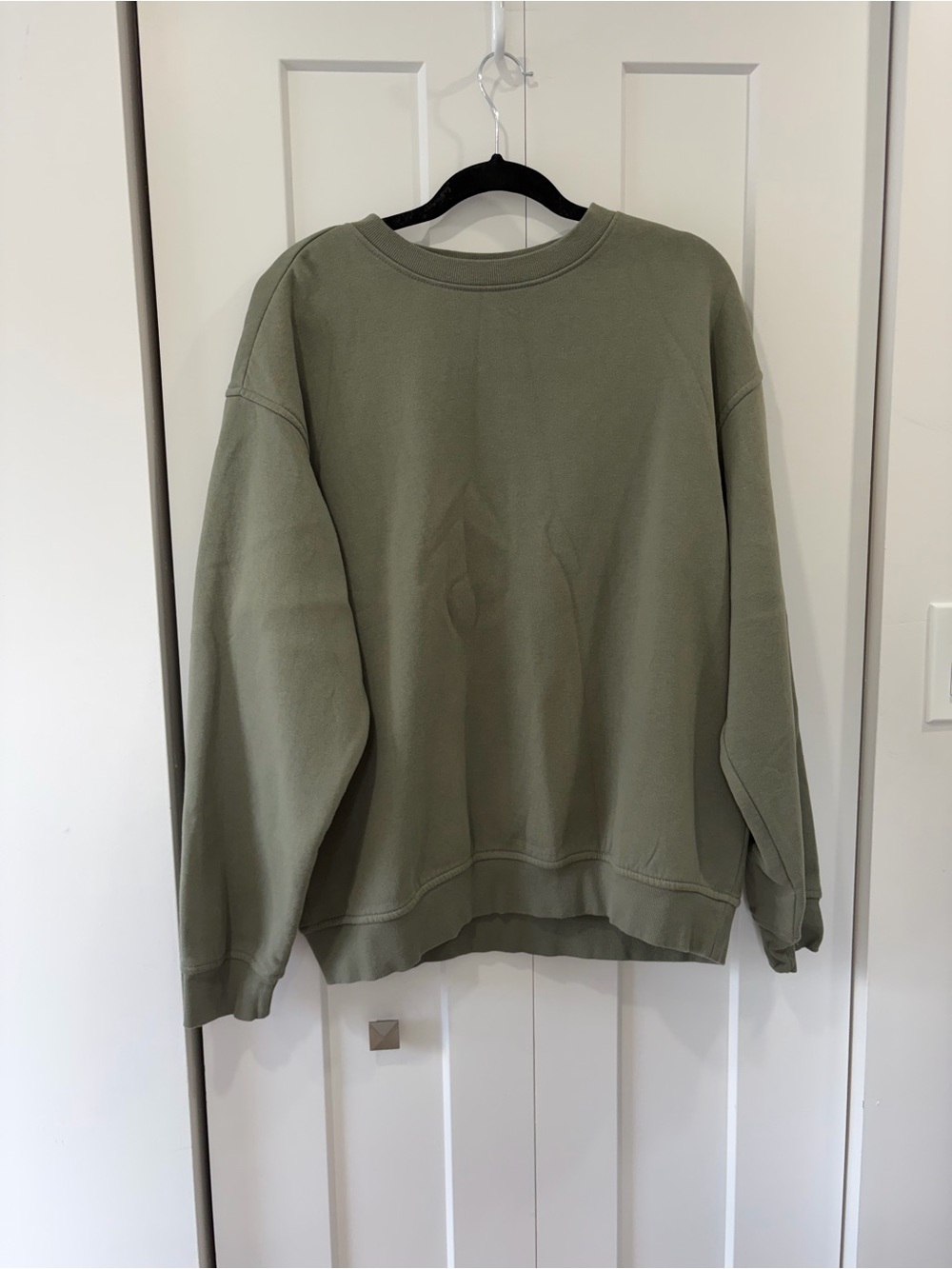 H&M Men's Olive Crewneck Sweatshirt